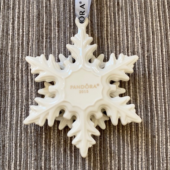 New Pandora 2015 Ornament Snowflake Ceramic with Logo Ribbon In Box - Picture 5 of 8